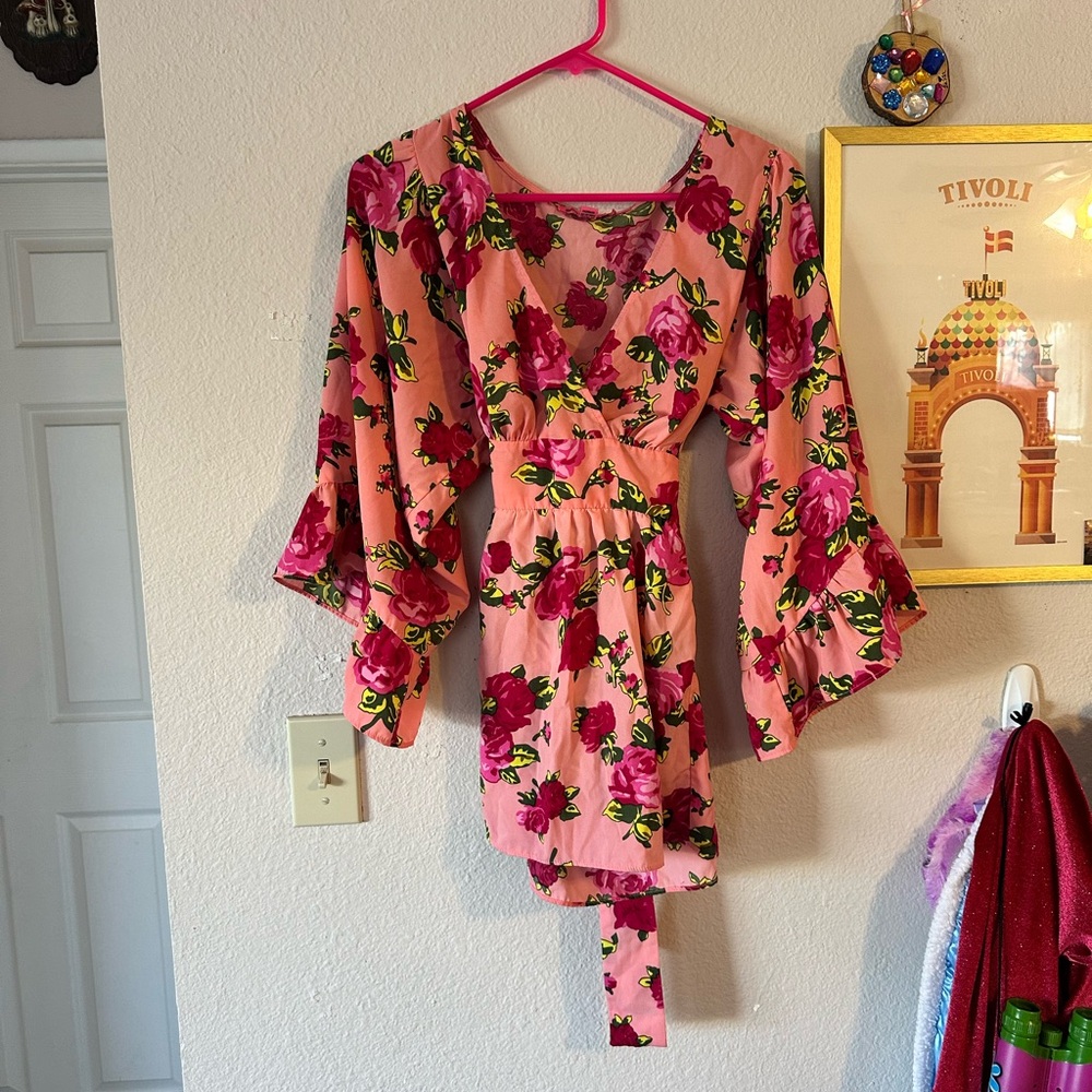 Betsey Johnson Pink Rose L Tunic Top with Flutter Sleeves EUC